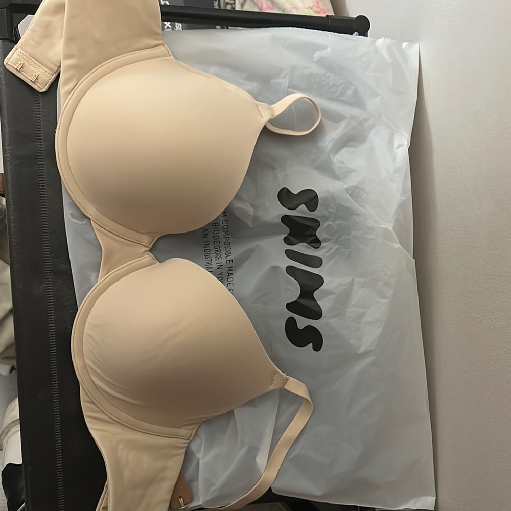 SKIMS Beige Fits Everybody T Shirt Bra